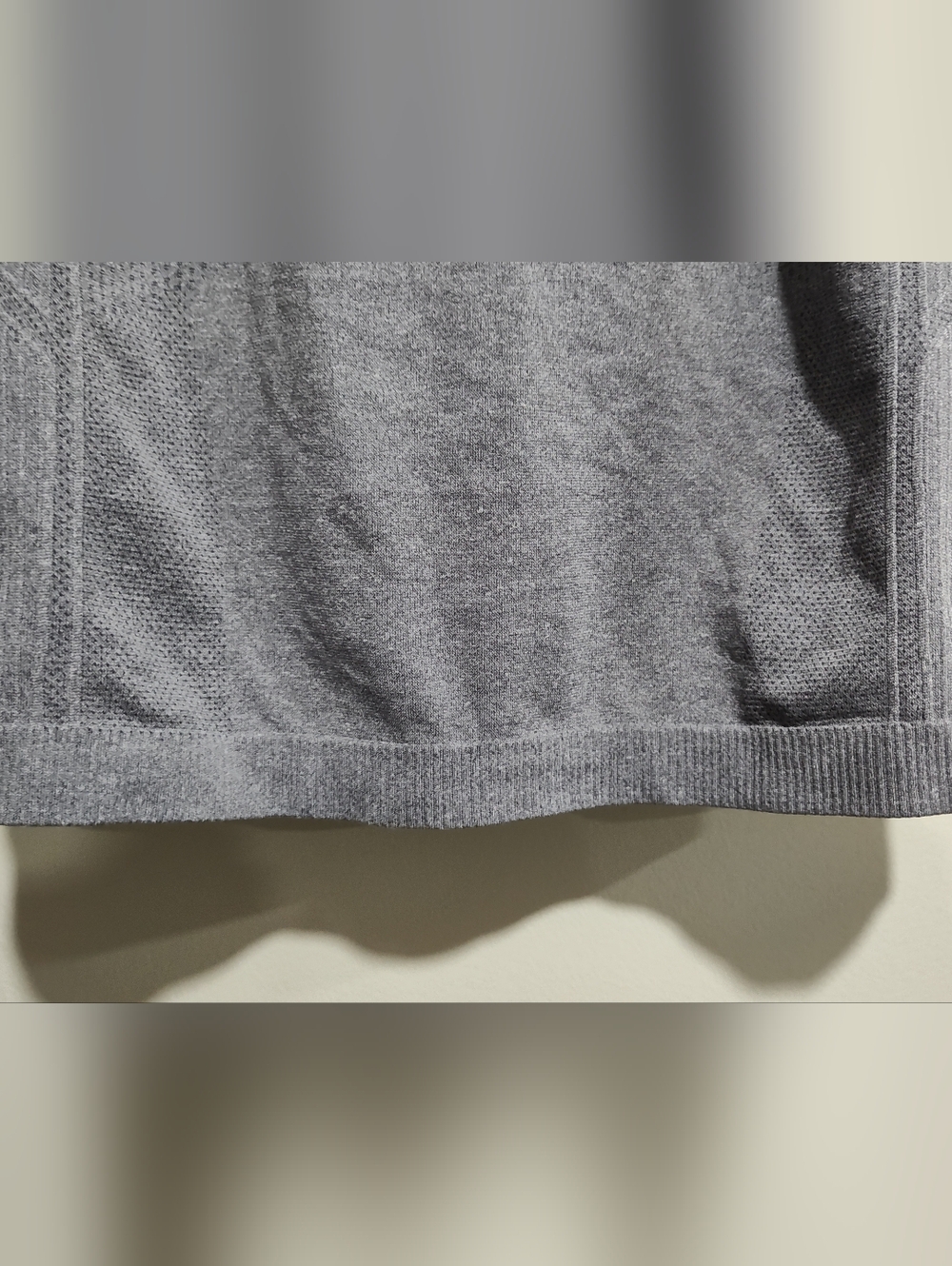 Old Navy Women's Fluid Seamless Fitted Tank Top, Go-Dry, Gray, Size Medium NWT - Picture 3 of 10